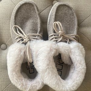 Never worn Hey dudes Brit in colors brown,beige, and white.Super cozy